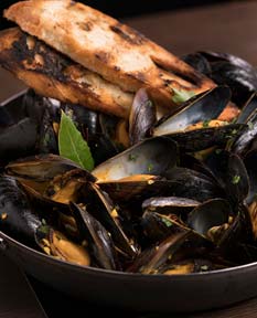 Mussels, fries